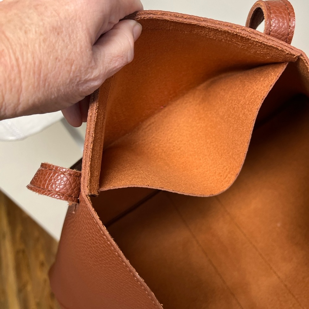 Vince Camuto, EUC, Rich Brown Textured Leather Tote, 17” x11.5”, inside pocket - Picture 10 of 11